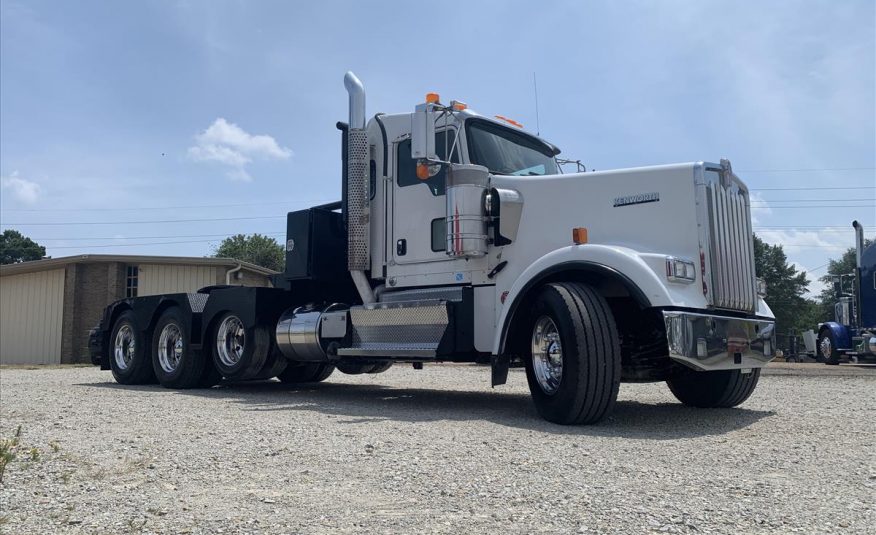 2014 Kenworth W900L Winch Truck