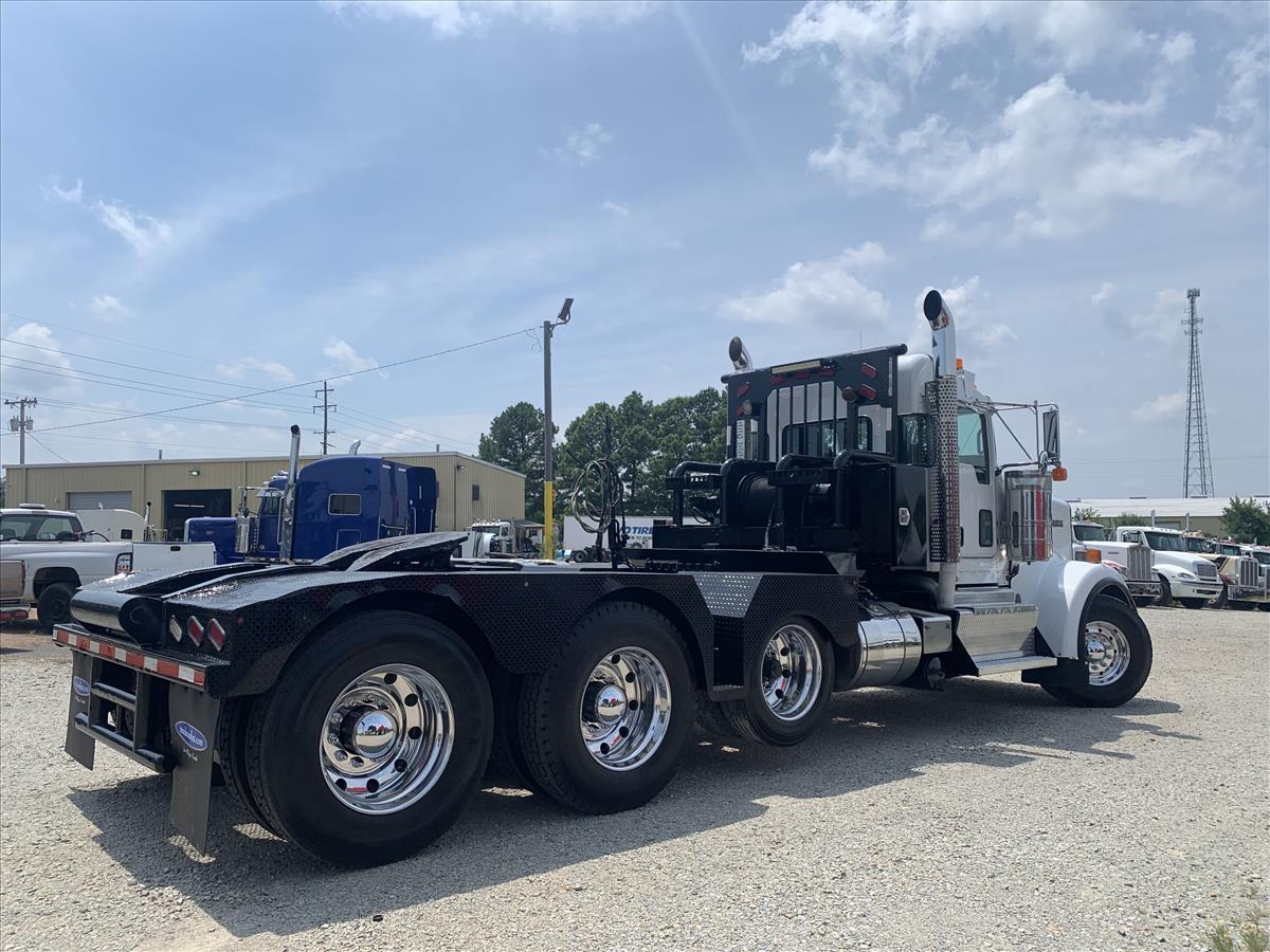 2014 Kenworth W900L Winch Truck