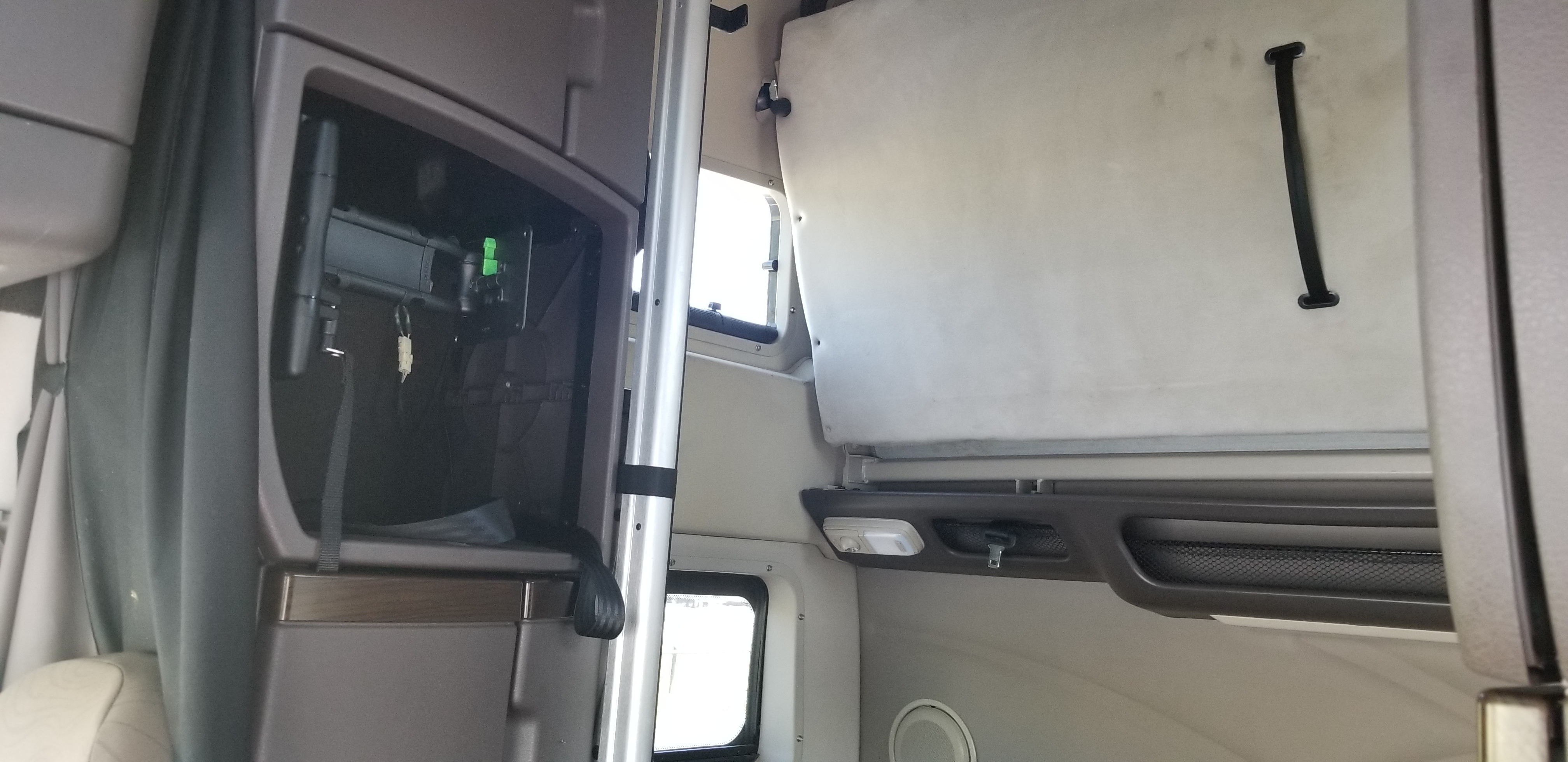 2017 Volvo VNL Sleeper