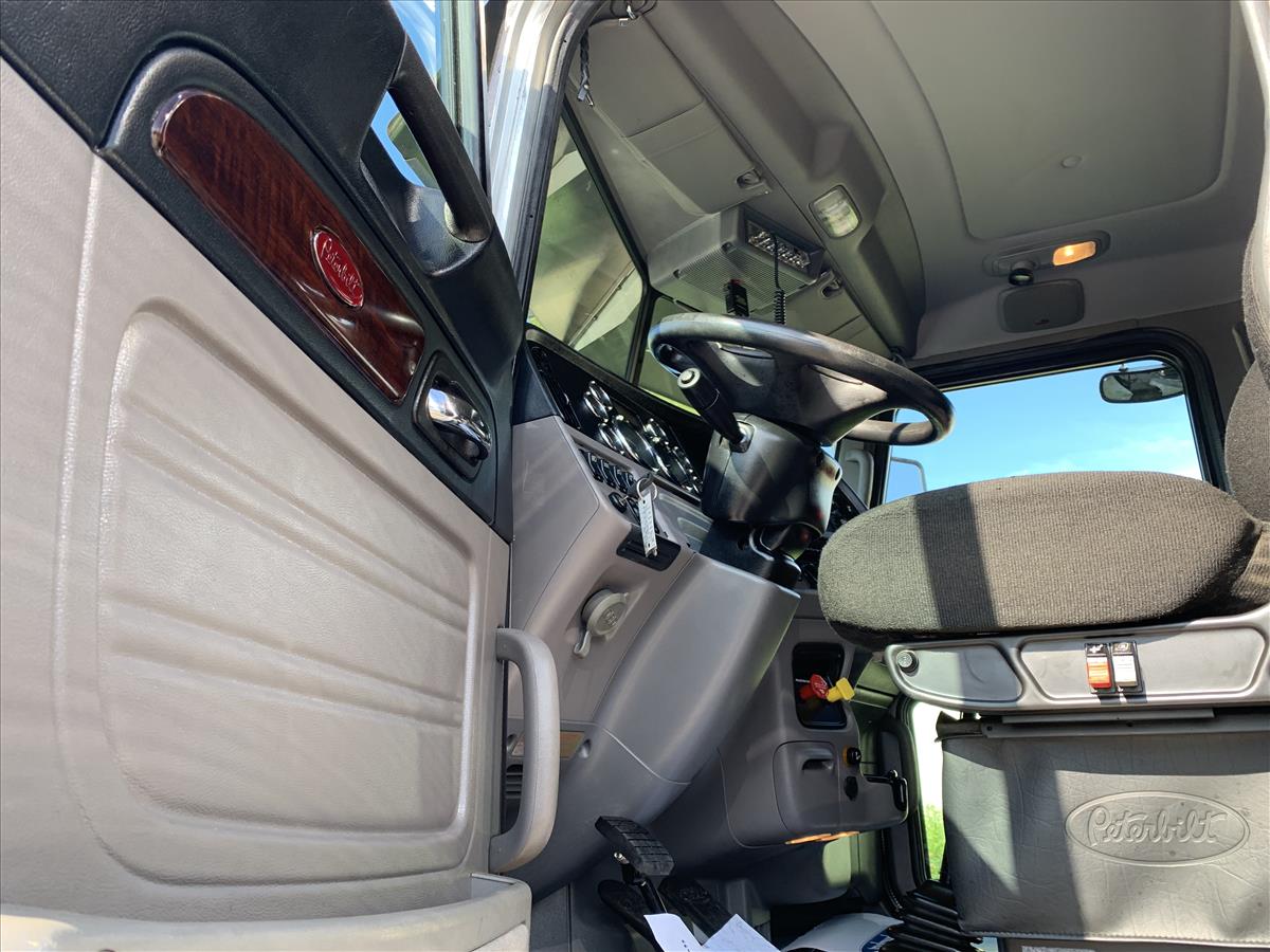 2014 Peterbilt 388 Glider