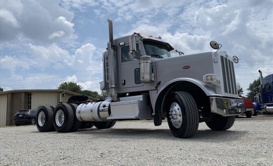 2014 Peterbilt 388 Daycab