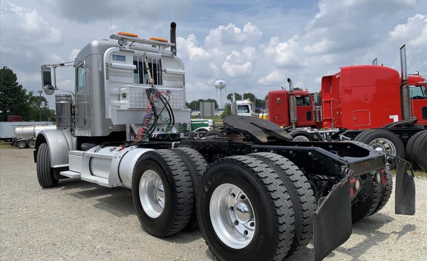 2014 Peterbilt 388 Daycab