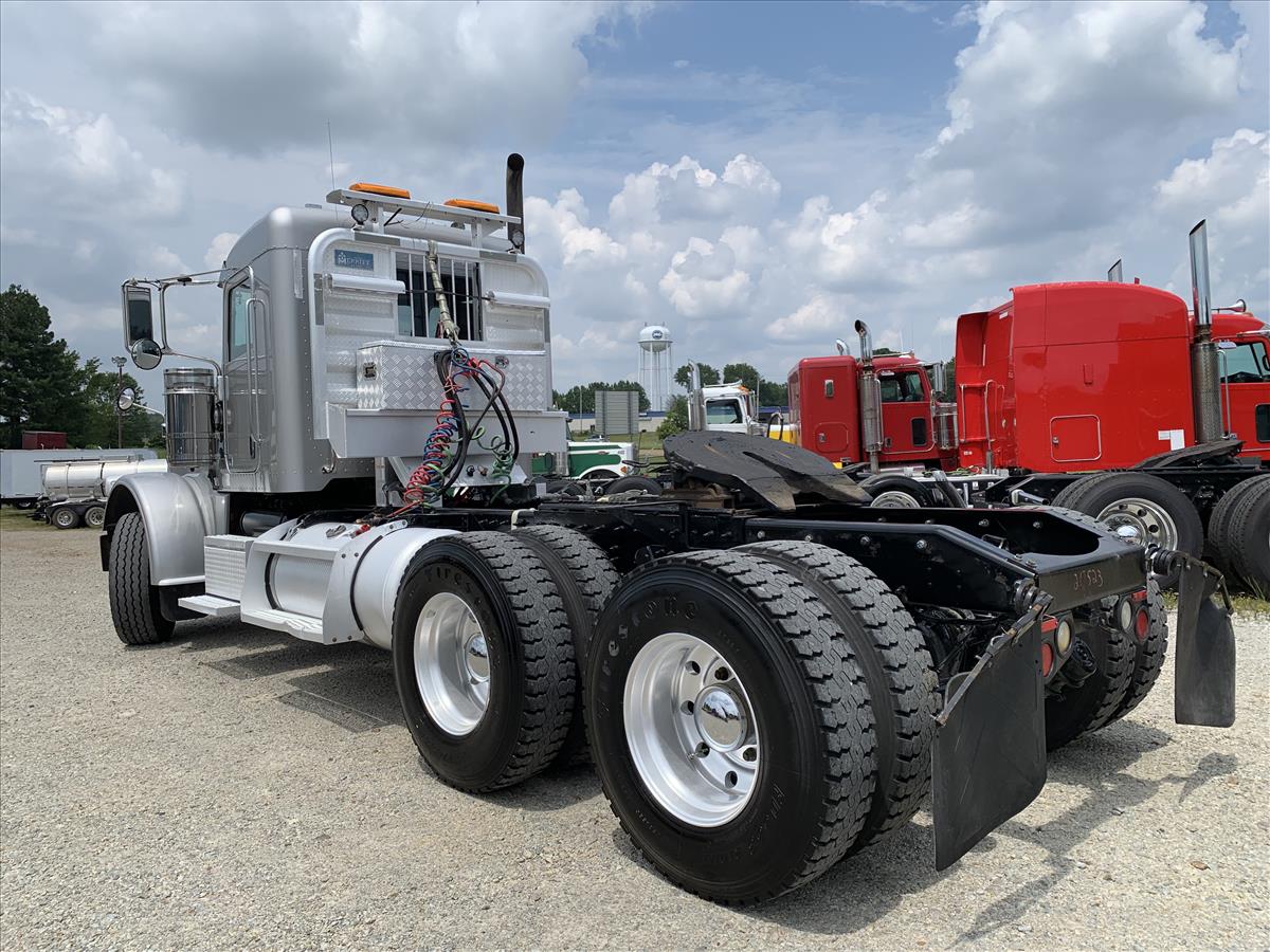 2014 Peterbilt 388 Daycab