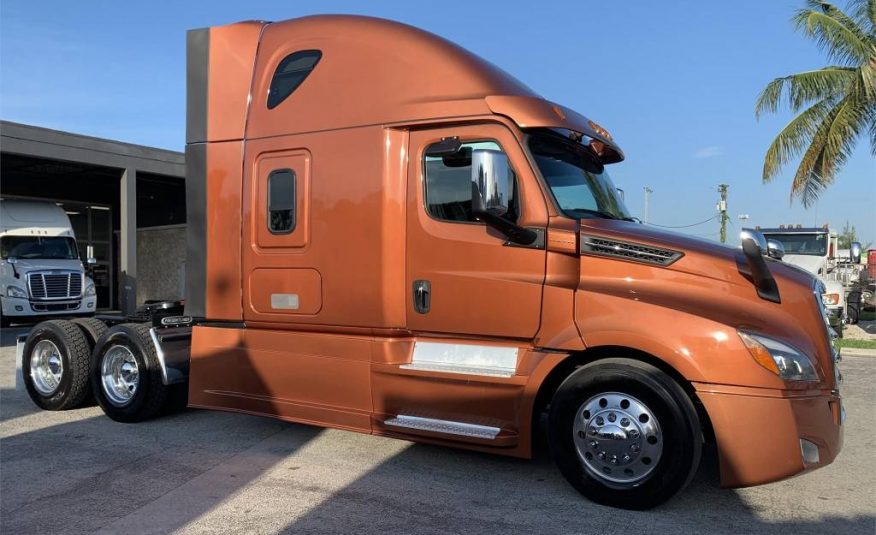 2018 Freightliner Cascadia Sleeper