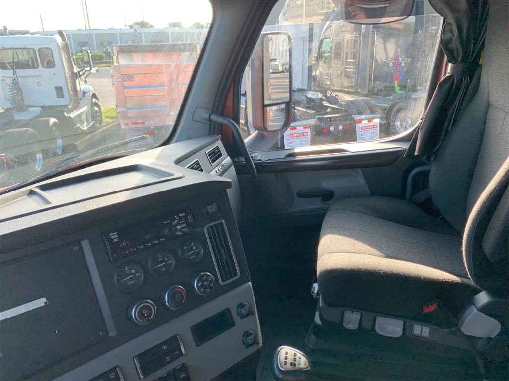 2018 Freightliner Cascadia Sleeper