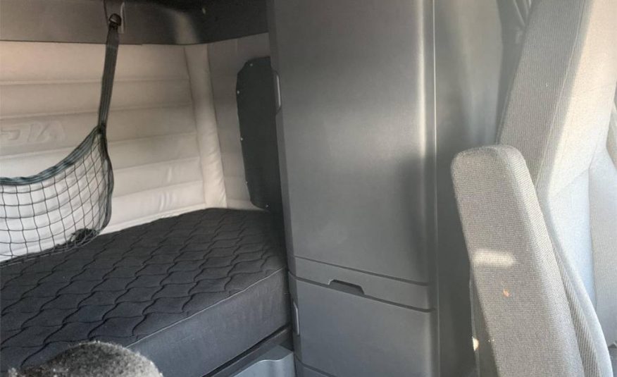 2018 Freightliner Cascadia Sleeper