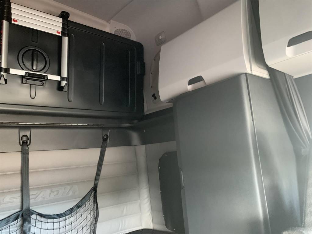 2018 Freightliner Cascadia Sleeper