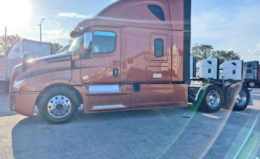 2018 Freightliner Cascadia Sleeper