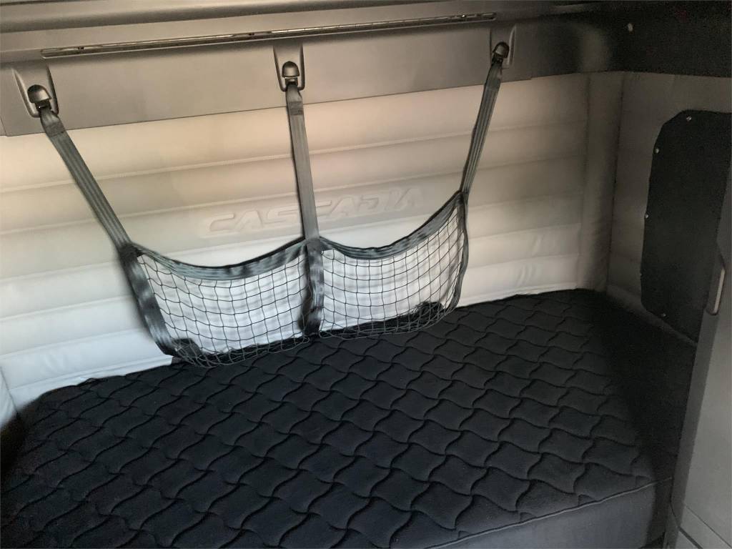 2018 Freightliner Cascadia Sleeper