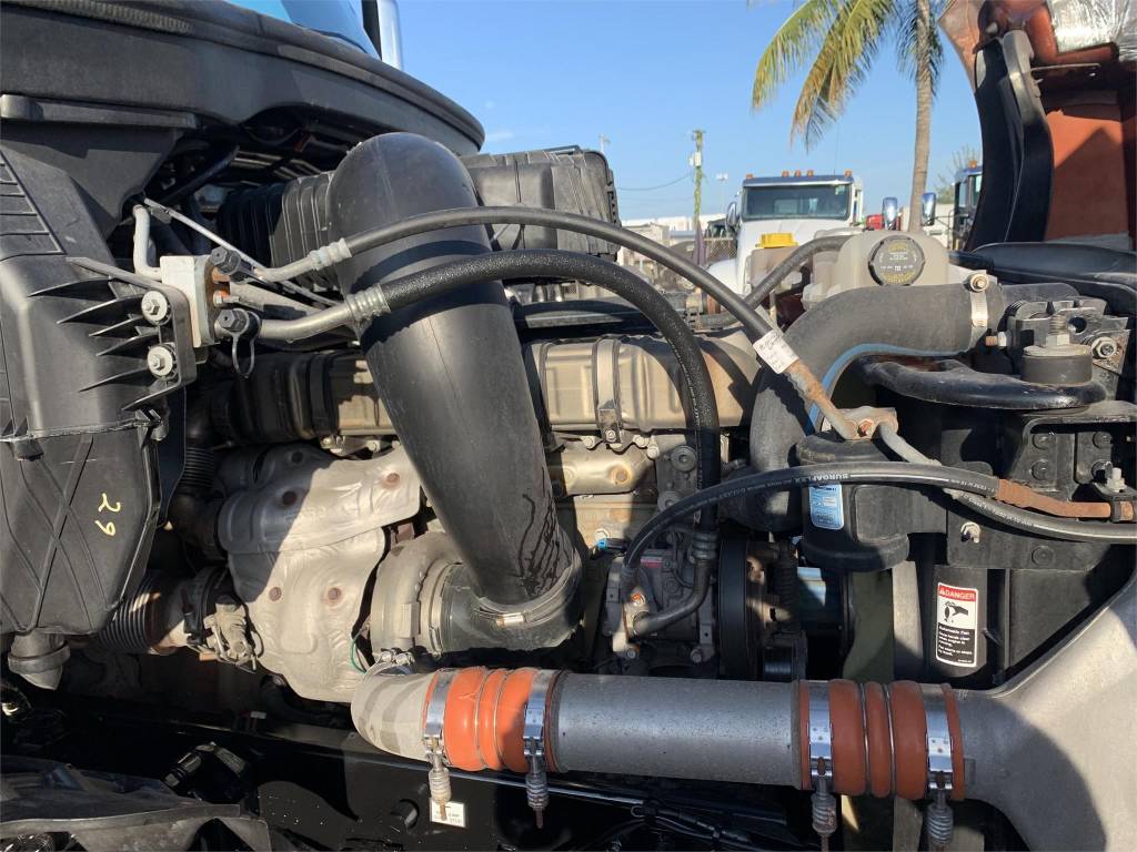 2018 Freightliner Cascadia Sleeper